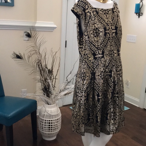 EVA MENDES DRESS | GOLD/BLACK (16) - Picture 4 of 8